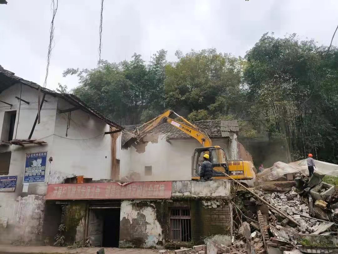 城鄉規劃法中對違章建筑是怎樣界定的？ ?
