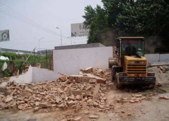 凌晨一點房子被陌生人拆毀，京云拆遷<a href=http://m.shengmiao.com.cn/team/ target=_blank class=infotextkey>律師</a>：沒有合法依據，拆毀行為違法