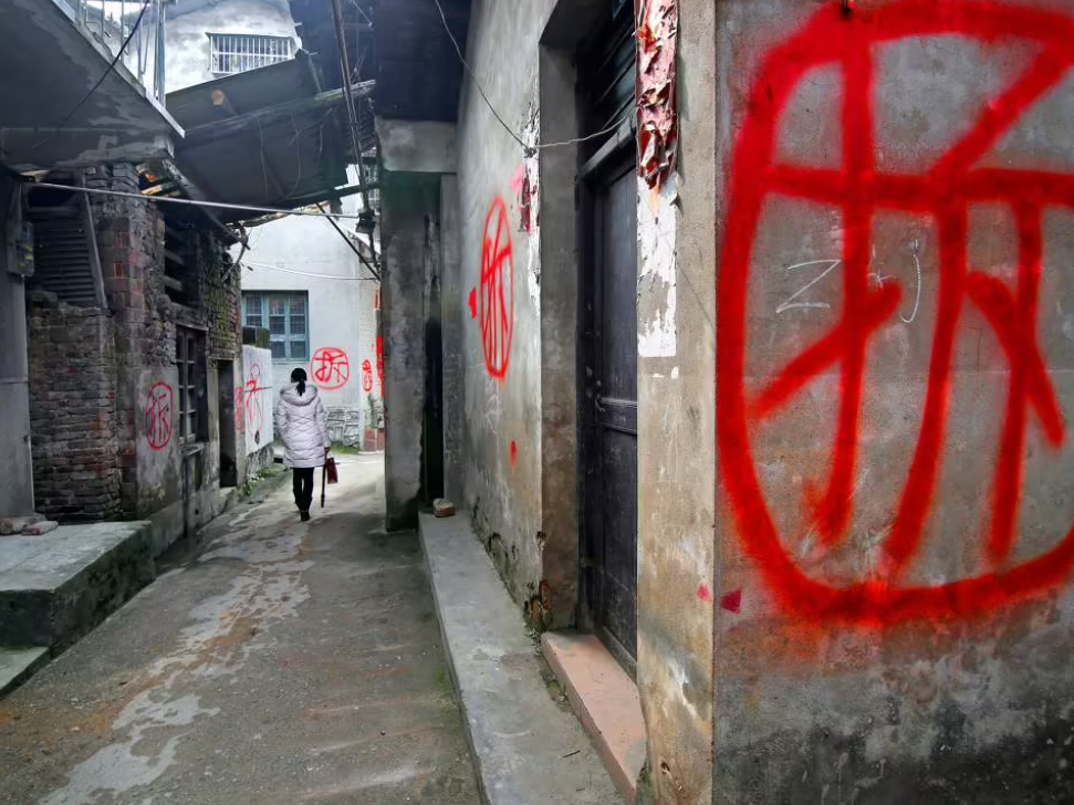 凌晨房屋被強拆，京云拆遷律師：沒有合法依據，拆毀行為違法。