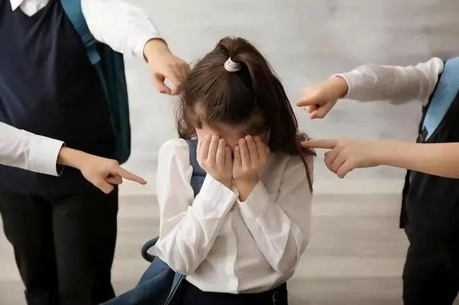 校園霸凌屢禁不止，未成年人的合法權益如何保障？