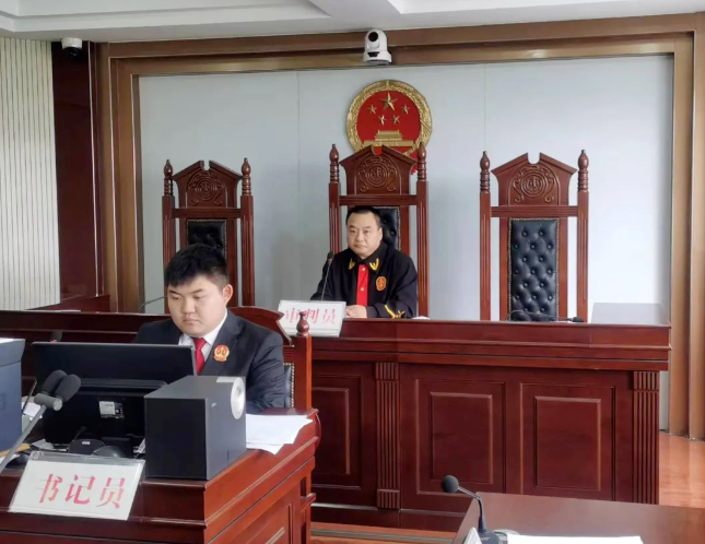 員工私下?lián)Q班出車禍公司拒認定工傷，法院判決贏得網(wǎng)友點贊