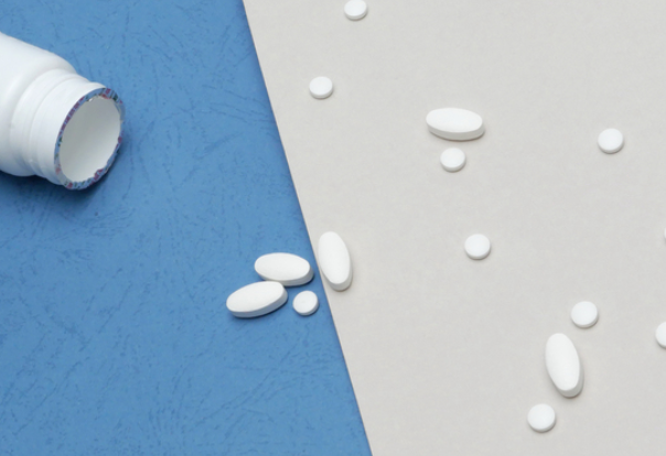 兩人直播贈藥被查，免費贈藥是否要承擔法律責任？