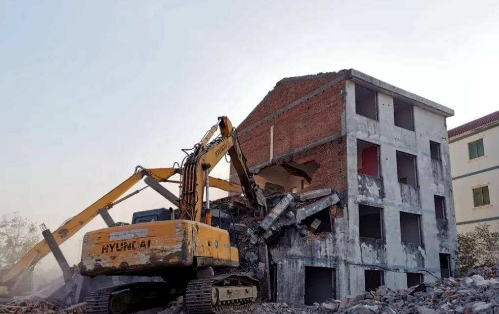 老夫妻獲690萬拆遷款后被告尋釁滋事罪，獲刑 5 年且全額退賠，怎么回事？