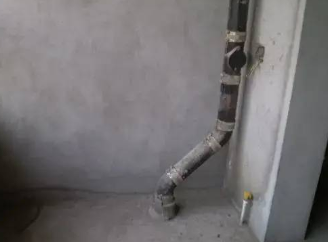 儲(chǔ)藏室交房后突然多出管道 買(mǎi)賣(mài)合同能否解除？