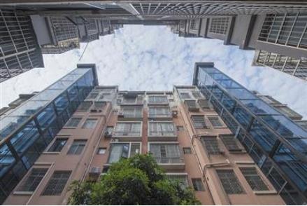 業主在外墻上私開門窗，物業有權要求恢復嗎？