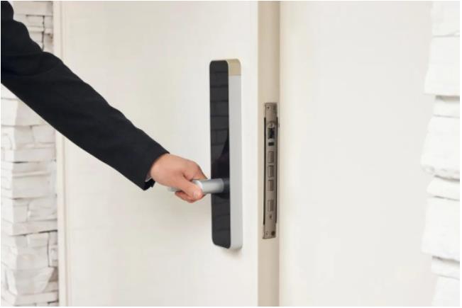 租客“毀壞式”退房，被判賠9萬(wàn)元！