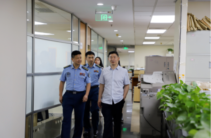 律所新聞|熱烈歡迎中部戰(zhàn)軍空軍93177部隊劉主任等人蒞臨京云律所指導(dǎo)工作